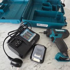 Makita drill 12V DF033D