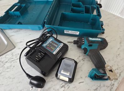 Makita drill 12V DF033D