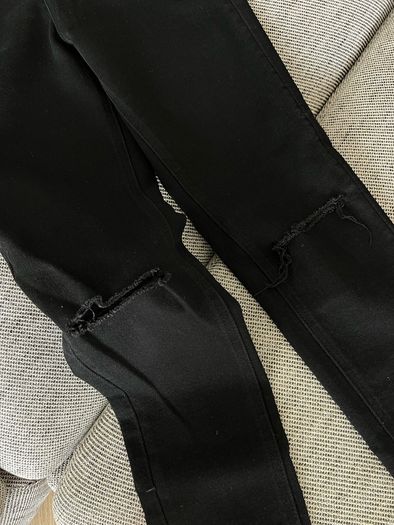 Black skinny ripped knee jeans