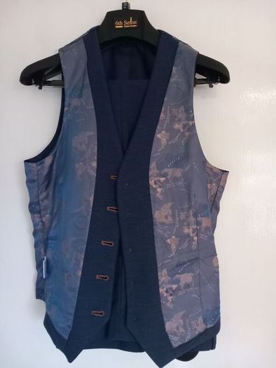 Mens blue 3 piece suit reduced to 95 euro