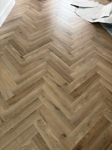 Herringbone laminate floor