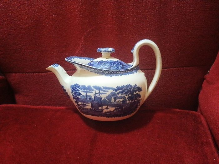 Wedgwood Batchelor Blue White Teapot