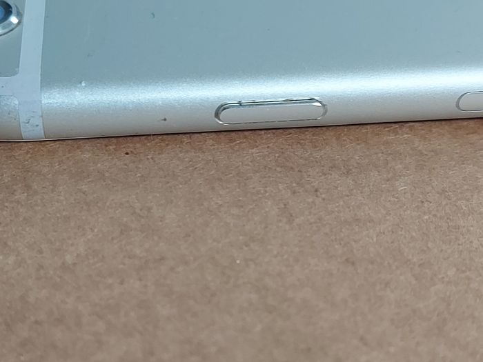 Apple Iphone 6s, White, 32GB, Battery Life 83 percent, Excellent condition