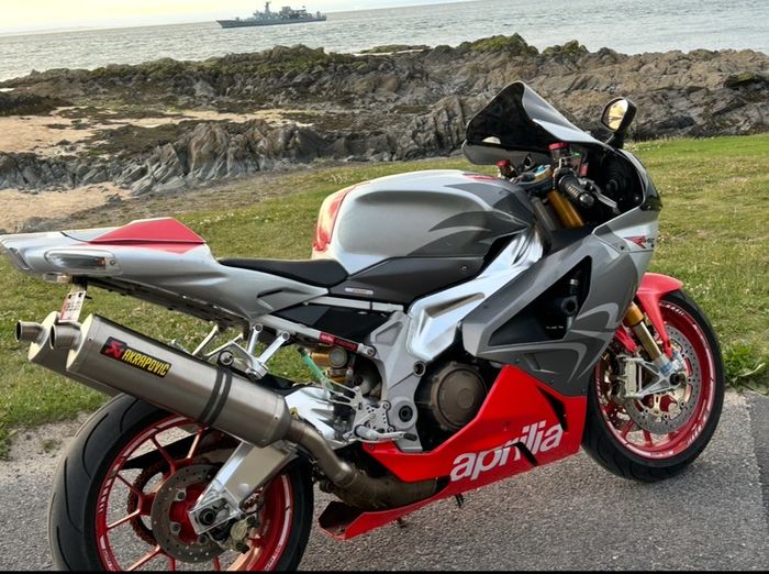 Aprilia RSV1000/ Rv60