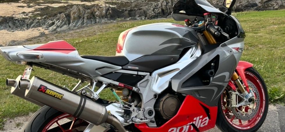 Aprilia RSV1000/ Rv60