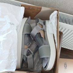 Ugg sandals Brand new in box
