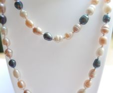 Vintage very long Necklace of Real Pearls Freshwater Pearls  Multicolor length 45"