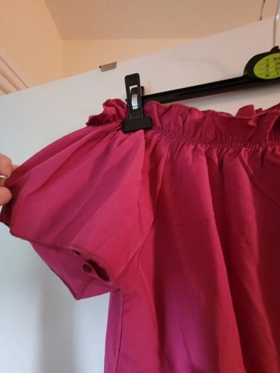 pink top