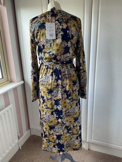 dress Bnwt ichi dress navy floral print dress size small 10/12
