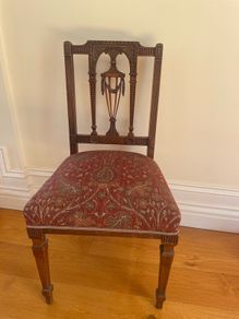 Dining room chair