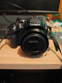Panasonic Lumix DC-FZ80/ FZ82 super zoom bridge camera