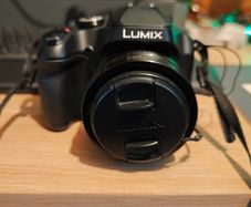 Panasonic Lumix DC-FZ80/ FZ82 super zoom bridge camera