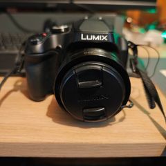 Panasonic Lumix DC-FZ80/ FZ82 super zoom bridge camera