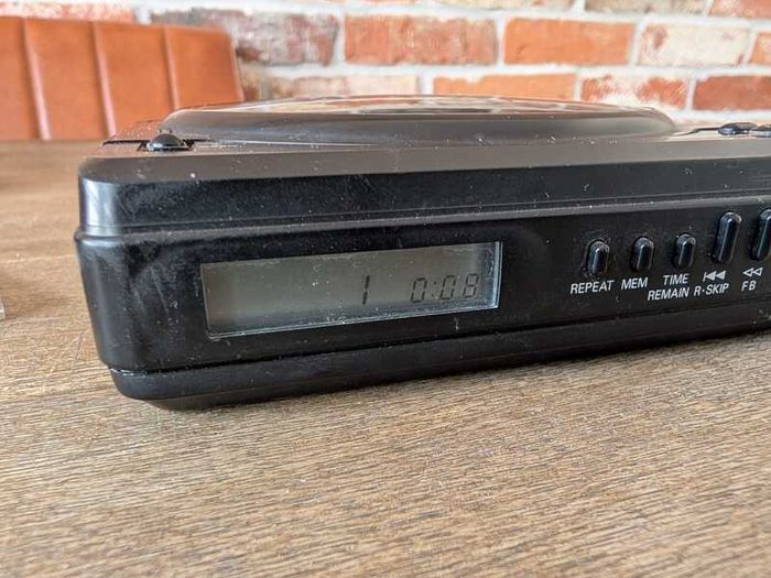 Soundesign 4928BLK Portable CD Player - Fully working