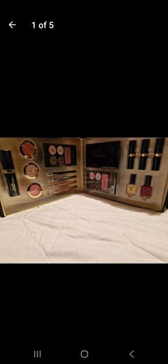 Elizabeth Arden Complete Make Up Set up