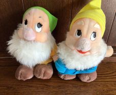 2 Vintage 70s Walt Disney World dwarf Plushes Happy and Bashful
