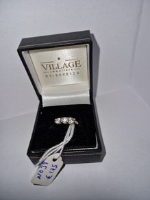 9ct yellow gold ring