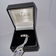 9ct yellow gold ring