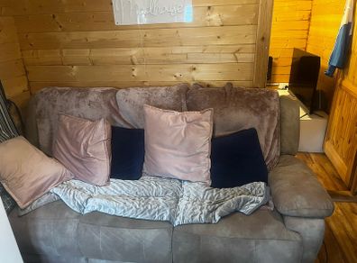 free!!! 3 seater recliner sofa