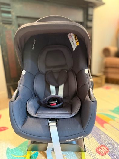 Maxi-Cosi CabrioFix Car Seat + ISOFIX Base Set
