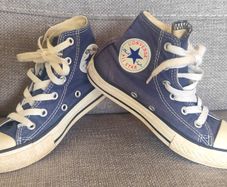 Kids Converse. Size Junior  UK 12