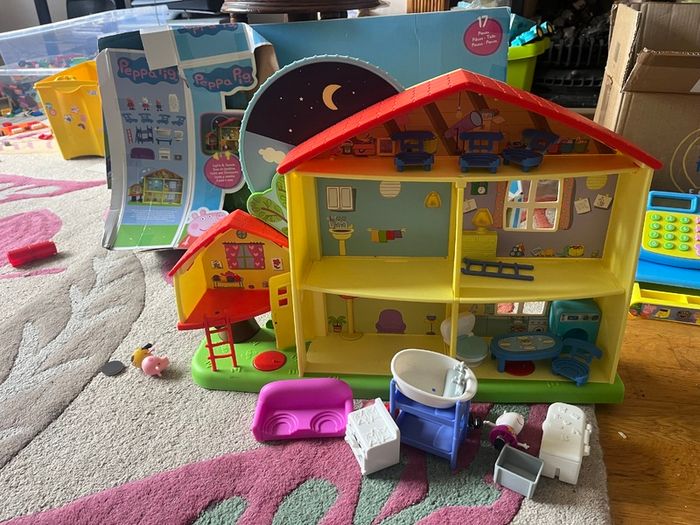 Peppa Pig playhouse