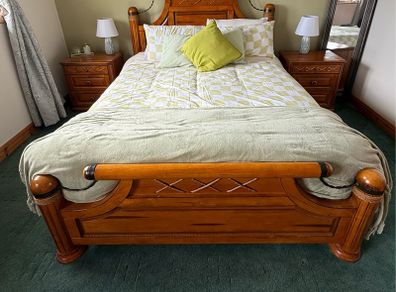 Bedroom furniture set.