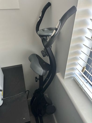 Everlast folding exercise bike