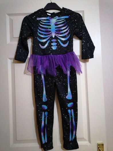 Halloween Skeleton costume. 5-6 yrs