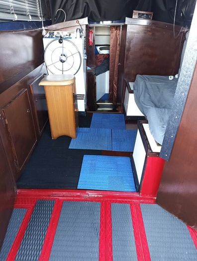 Boat, cruiser 28 ft