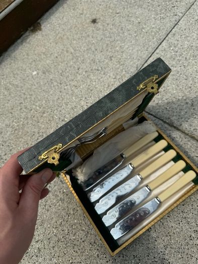 Cased set of fish knives & forks