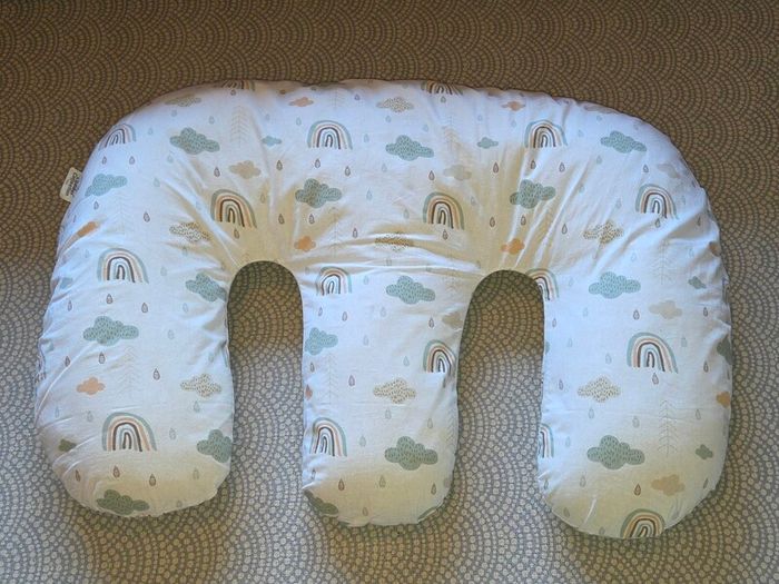 Twin feeding pillow