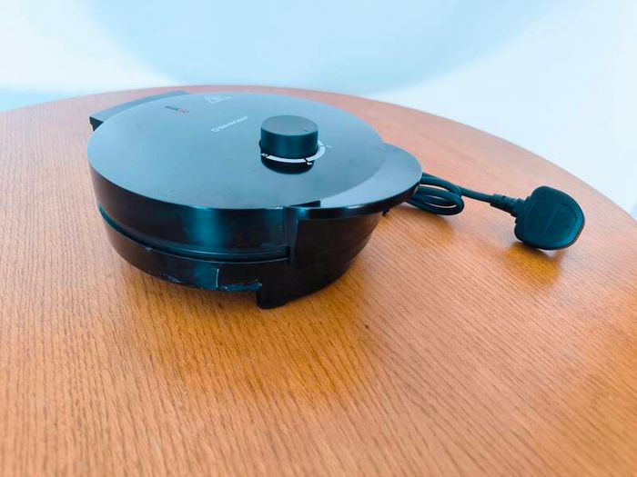 Waffle maker. Swan G3F Electric Waffle Maker. Excellent Condition