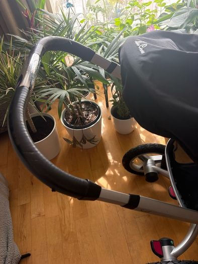 Silver Cross Surf Pram ( Canopy/Top-hood is missing)