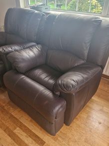 2x brown faux leather recliners