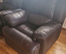2x brown faux leather recliners