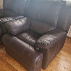 2x brown faux leather recliners