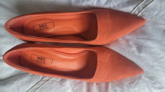 Matching orange shoes and bag