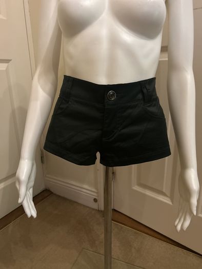 Dark green shorts from bershka