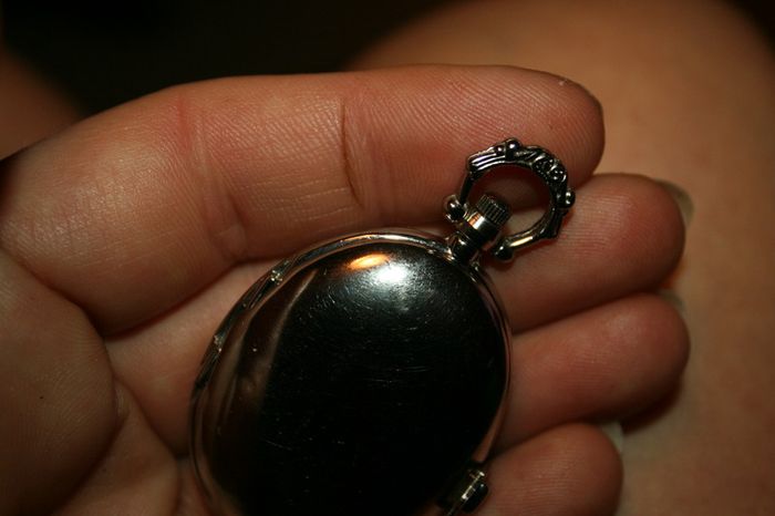 Women's Oval Shaped Vintage Alloy Quartz Analog Pocket Watch 6cm x 3,5cm
