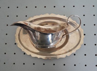 Gravy Boat & Underplate