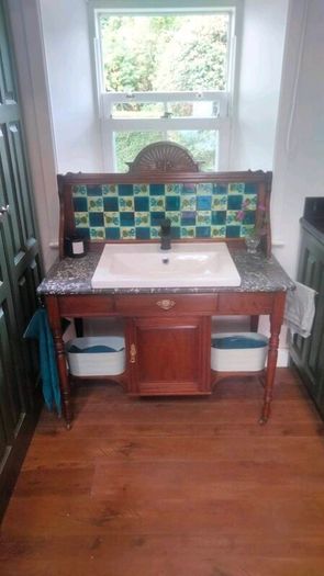 Antique vanity unit