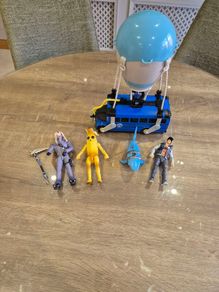 Fortnite Battle Bus & Action Figure Bundle Lot