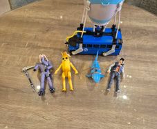 Fortnite Battle Bus & Action Figure Bundle Lot