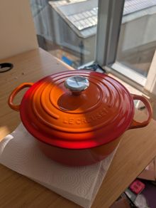 Le Creuset 26cm Volcanic cast iron casserole dish