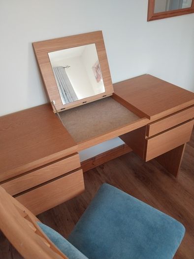 Computer desk