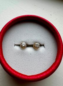Lab grown diamond round stud earrings in 18k gold