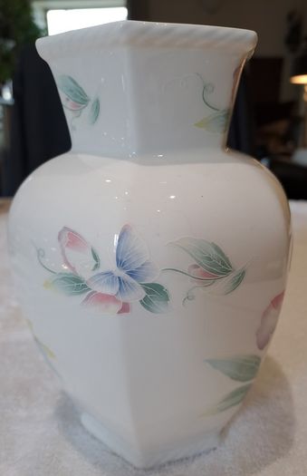 Aynsley vase Little sweetheart