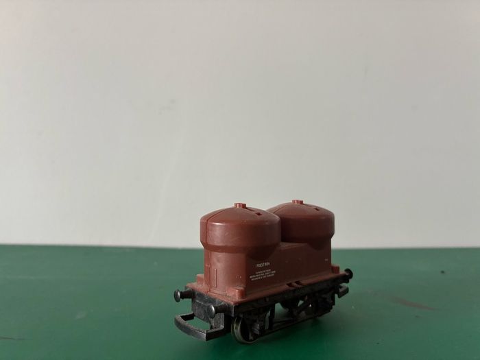 Dapol c043 twin silo cement wagon