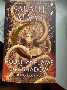 Sarah J Maas